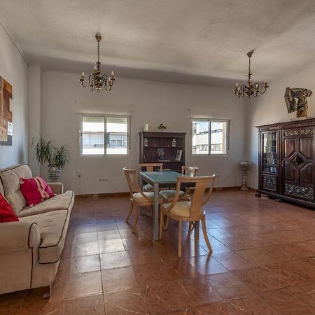 Wide And Traditional- 2Bd 1Bth- Gavidia Sevilla Bagian luar foto