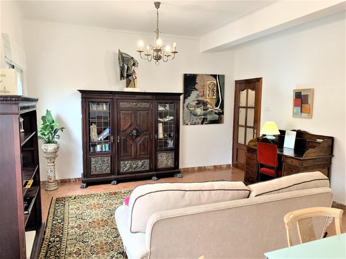 Wide And Traditional- 2Bd 1Bth- Gavidia Sevilla Bagian luar foto