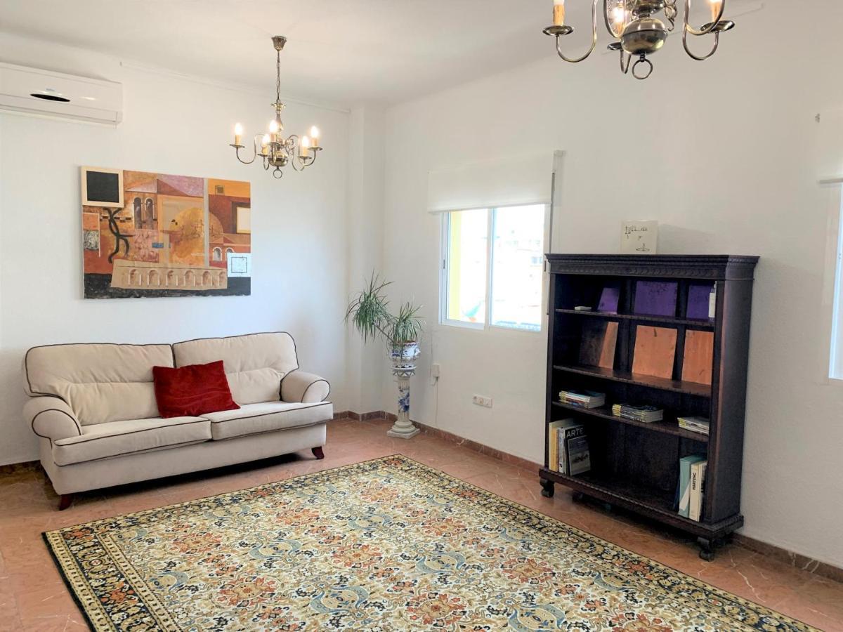Wide And Traditional- 2Bd 1Bth- Gavidia Sevilla Bagian luar foto