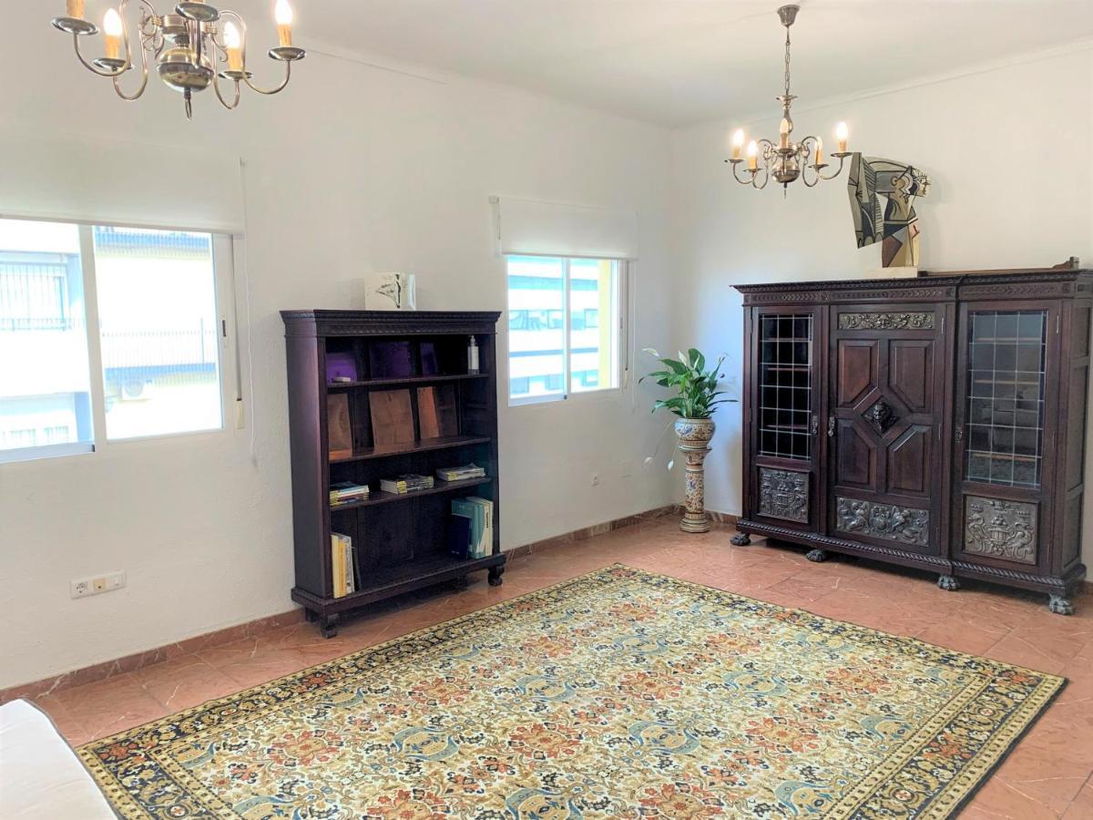 Wide And Traditional- 2Bd 1Bth- Gavidia Sevilla Bagian luar foto