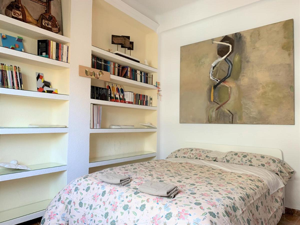 Wide And Traditional- 2Bd 1Bth- Gavidia Sevilla Bagian luar foto
