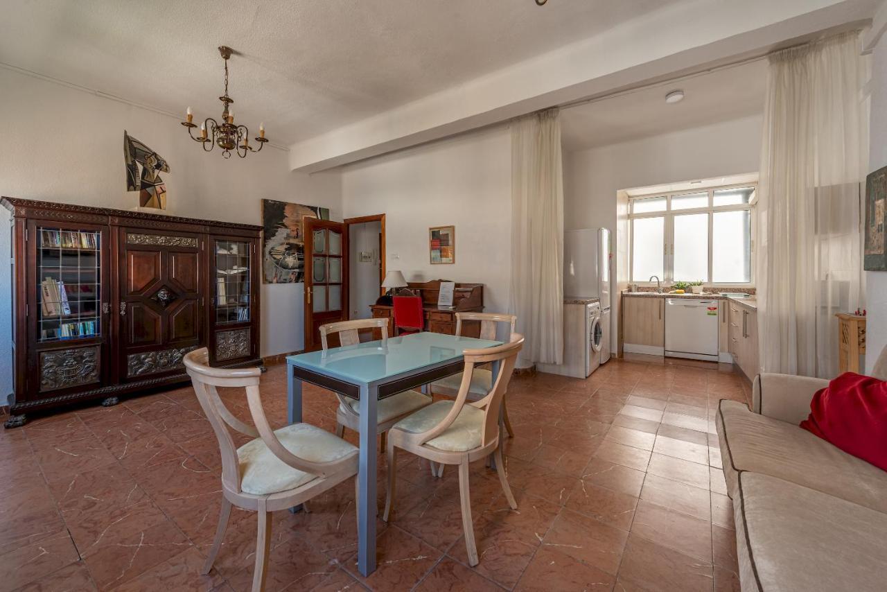 Wide And Traditional- 2Bd 1Bth- Gavidia Sevilla Bagian luar foto